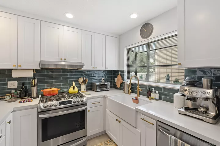 Property Photo: 3985 Wabaska Dr 15 CA 92107