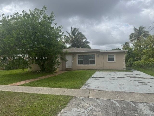 Property Photo: 374 NE 171 Street FL 33162