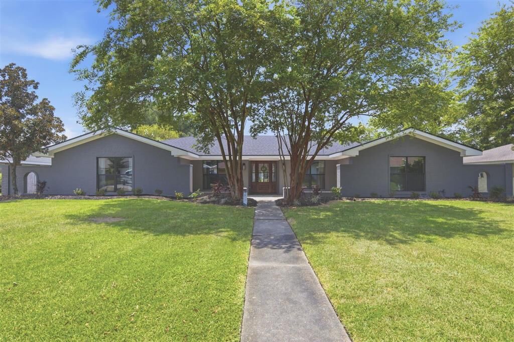 Property Photo:  215 Orchard  LA 70605 