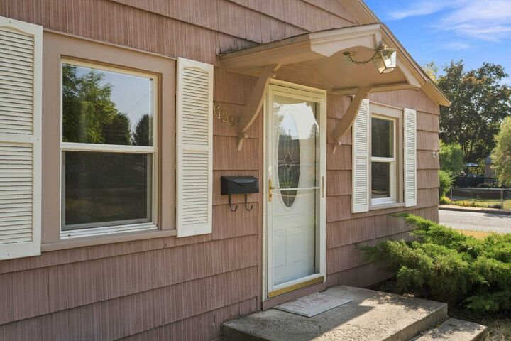 Property Photo: 1129 W Bismark Ave WA 99205