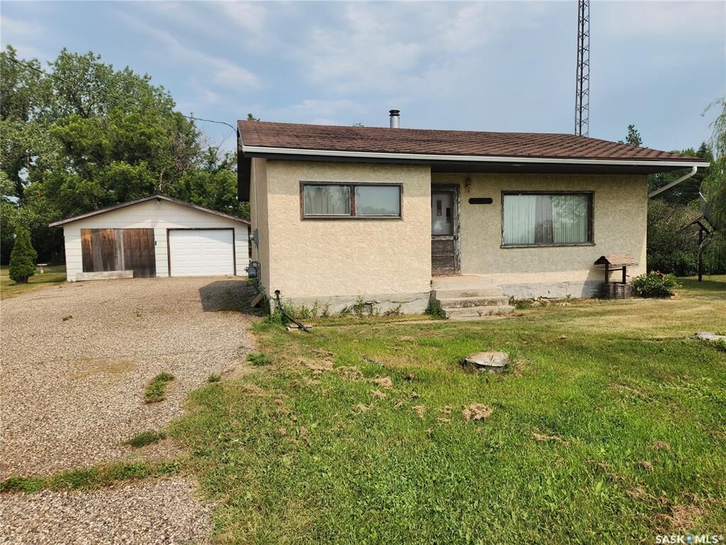 Property Photo:  215 Menzies Street  SK S0C 1W0 