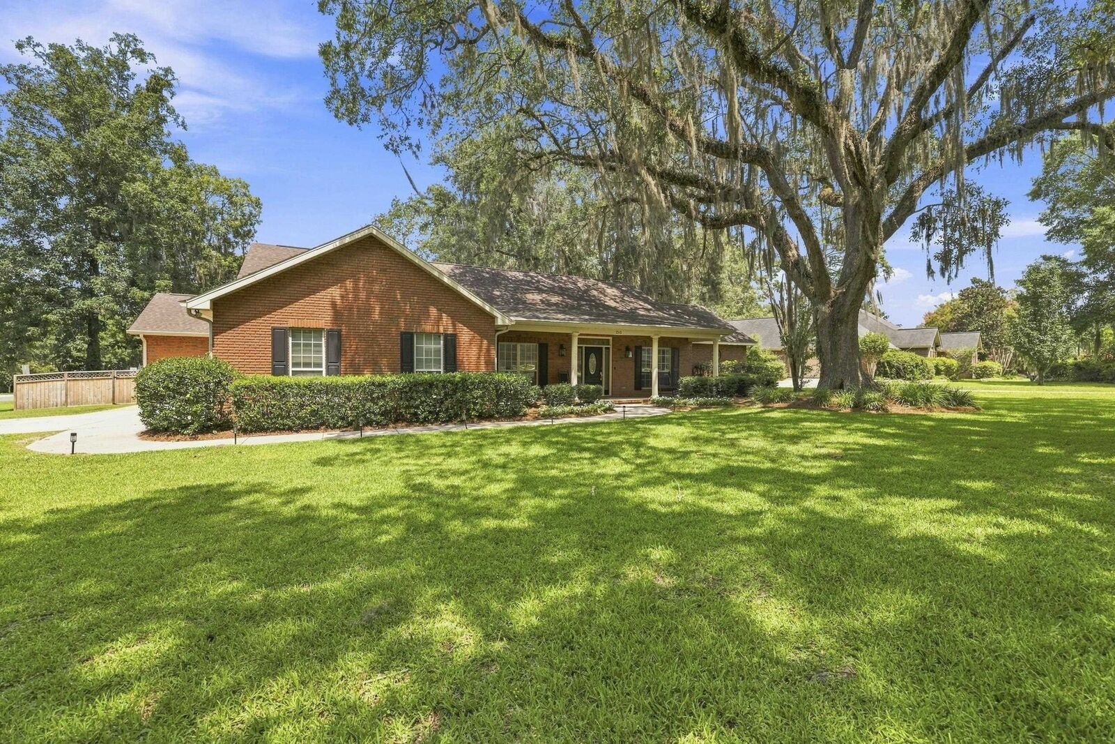 Property Photo: 210 Meadow Ridge Drive FL 32312