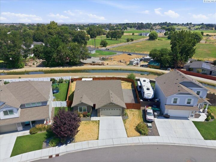 Property Photo: 629 E 35th Ave WA 99337