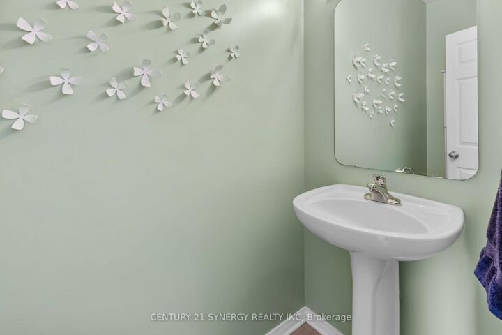 Property Photo:  966 Torovin Private  ON K1B 0A7 