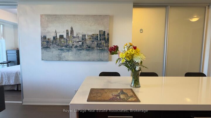 Property Photo: 1080 Bay Street 705 ON M5S 0A6