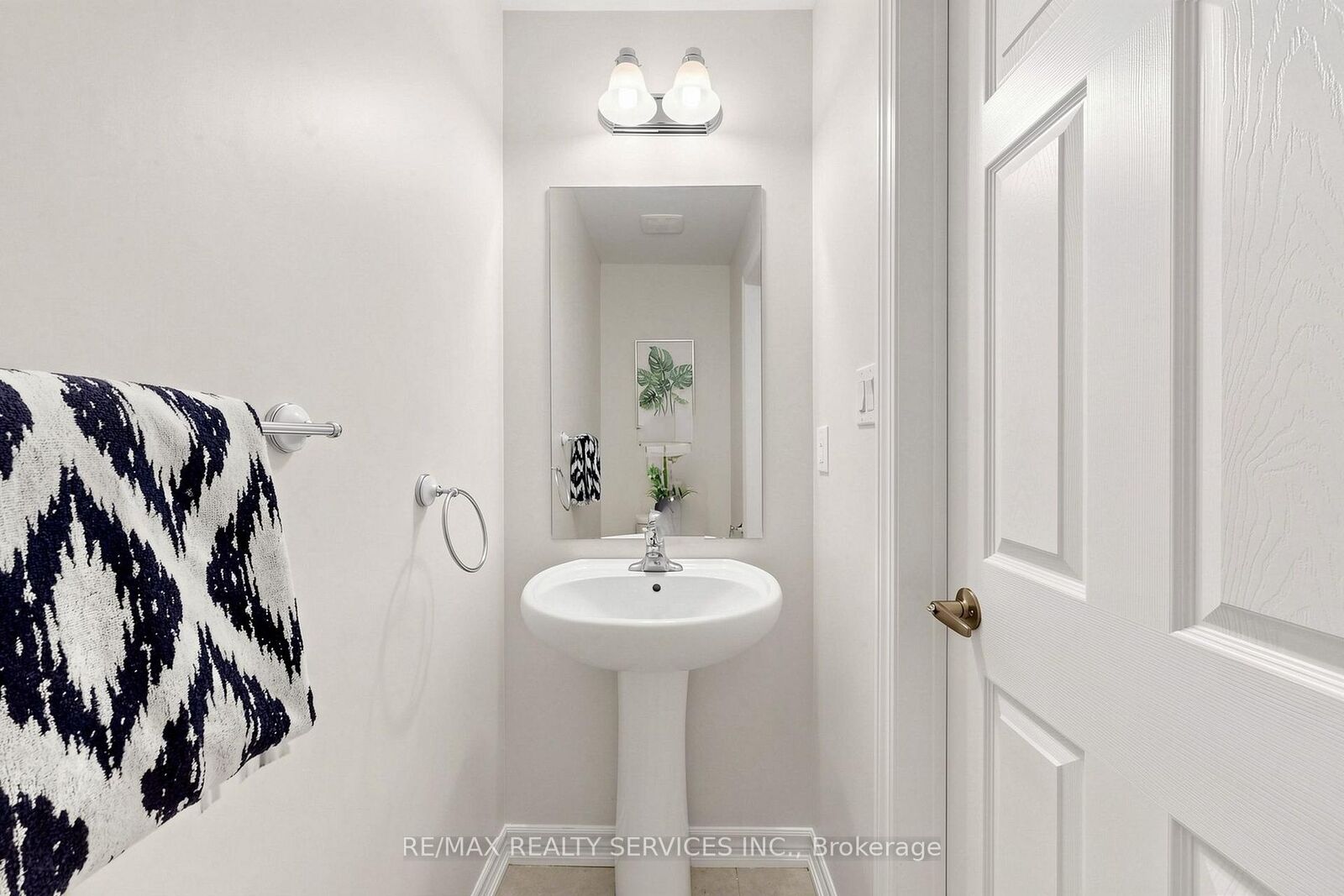 Property Photo:  32 Agava Street  ON L7A 4S5 