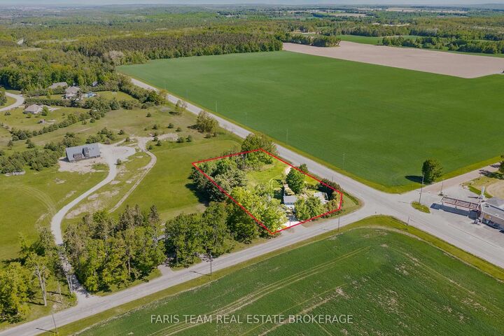 1008 Rainbow Valley Road W — photo 1