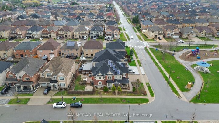 Property Photo: 2 Bakersfield Road ON L6P 2Z3