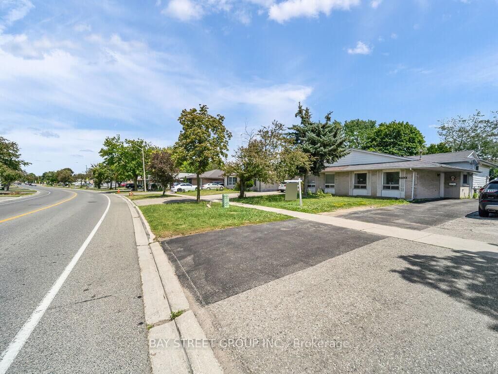 Property Photo:  3068 Morning Star Drive  ON L4T 1X2 