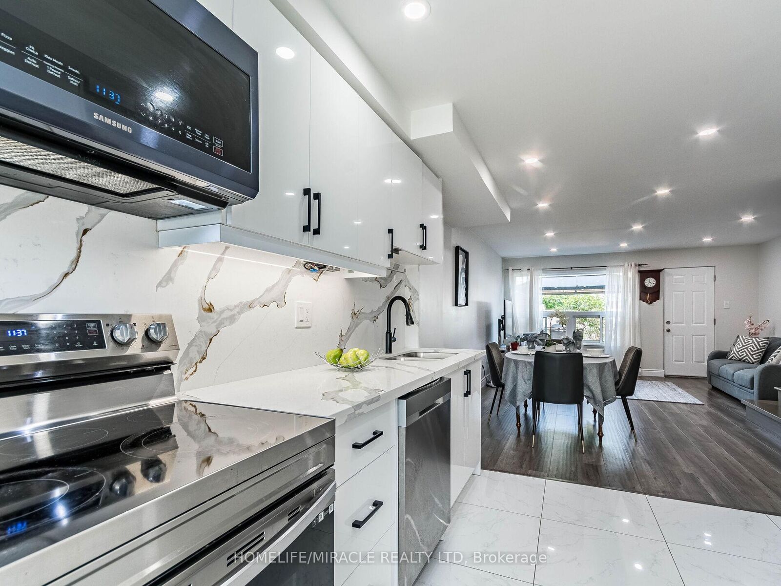 Property Photo: 180 Mississauga Valley Boulevard 124 ON L5A 3M2