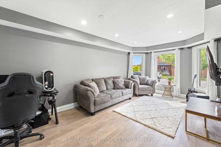 Property Photo: 16 Snowden Avenue ON L4M 7G5