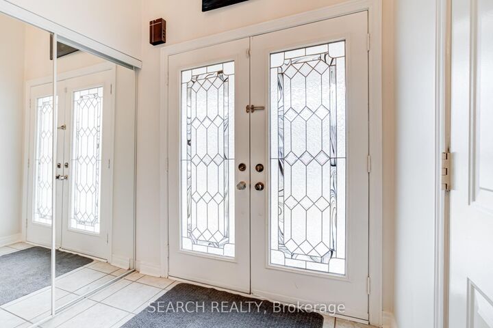 Property Photo: 19 Treeline Boulevard ON L6P 1C5