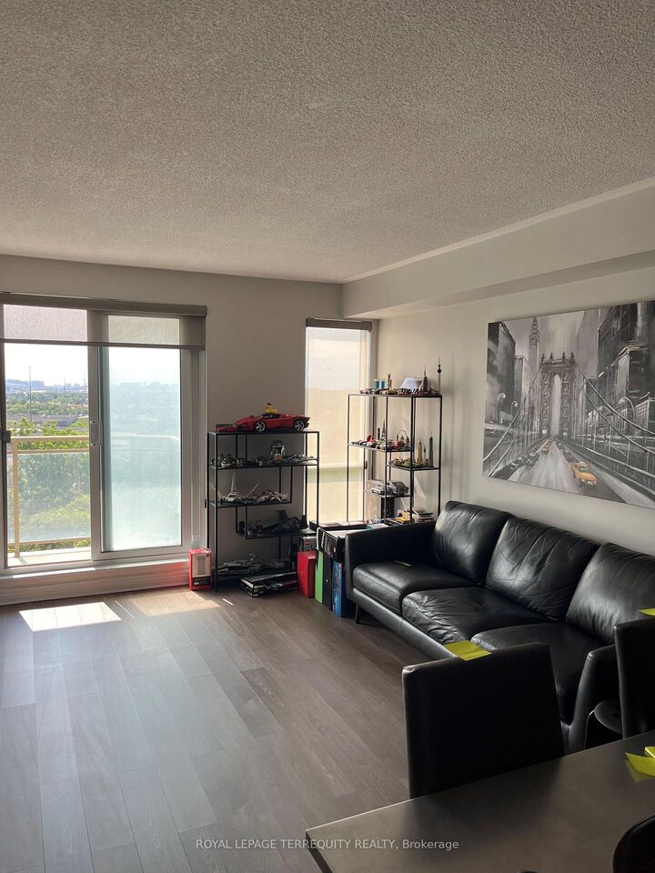 Property Photo:  399 South Park Road 901  ON L3T 7W6 