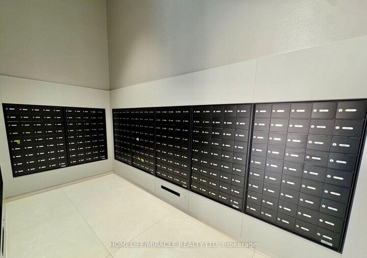 Property Photo:  400 King Street 2001  ON M5V 1K2 