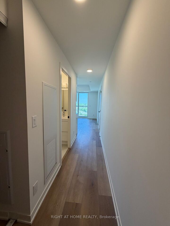 Property Photo:  33 Erie Avenue 1402  ON N3S 0K7 