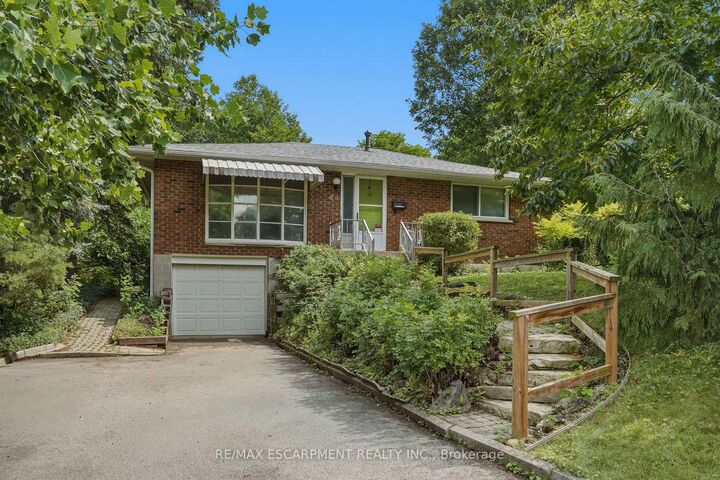 44 McDonald Court — photo 1