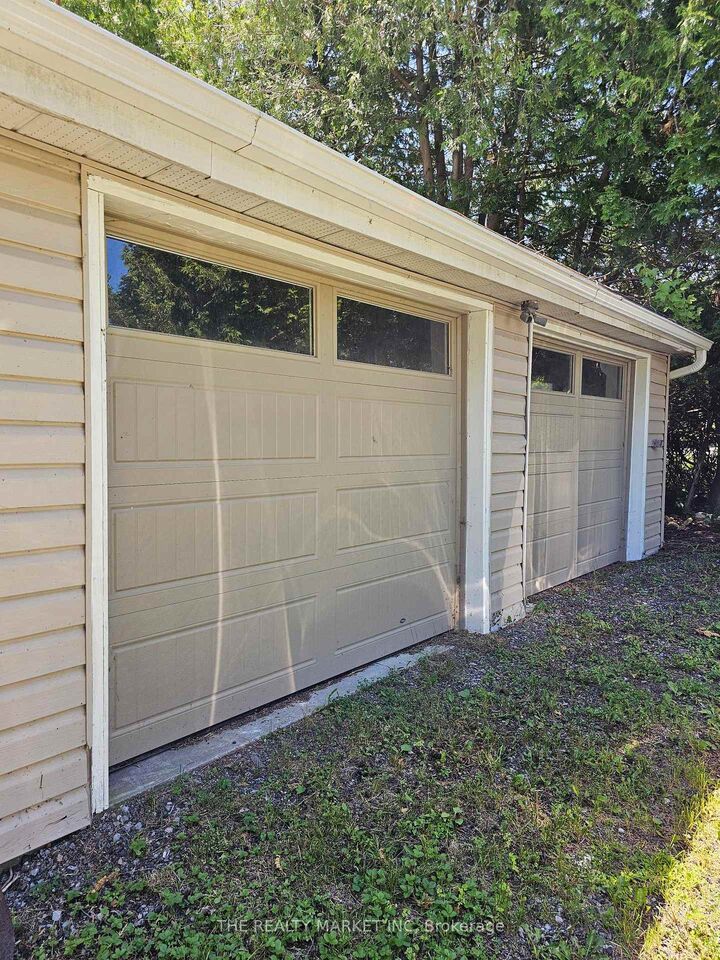 Property Photo:  