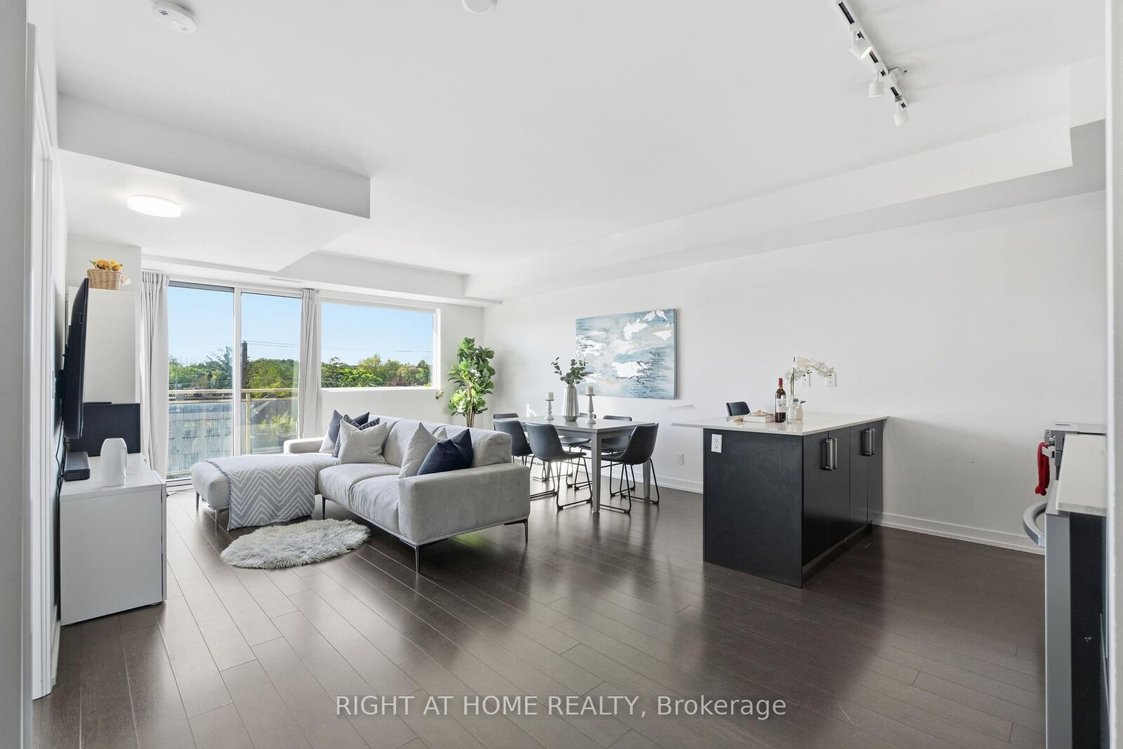 Property Photo: 5101 Dundas Street W 411 ON M9A 5G8