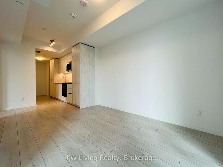 Property Photo: 400 King Street W 1722 ON M5V 0X8