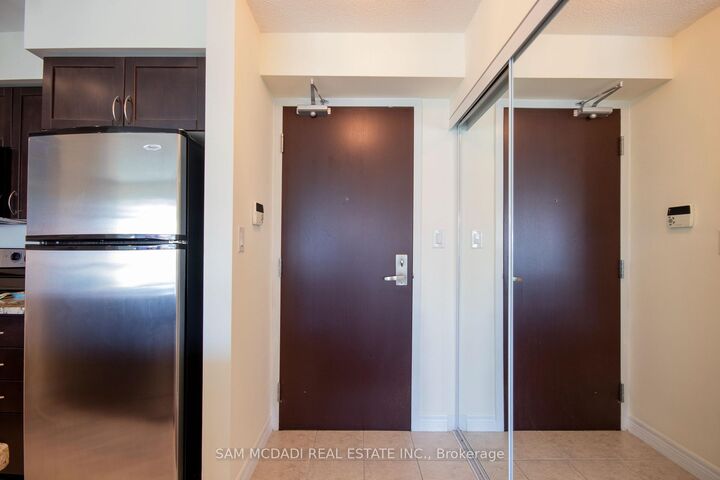 Property Photo: 208 Enfield Place 2205 ON L5B 0G8