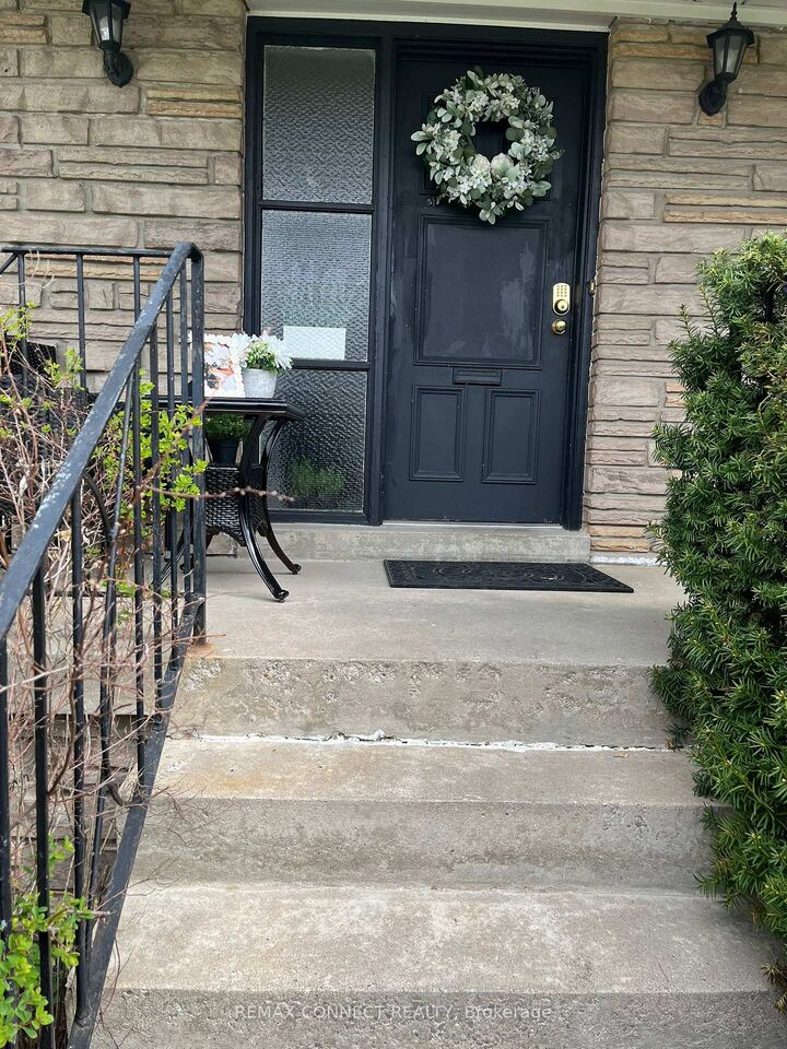 Property Photo: 24 Lalton Place ON M1E 1T4