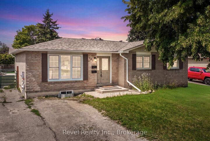 Property Photo:  142 Sanderling Crescent  ON K9V 5L2 