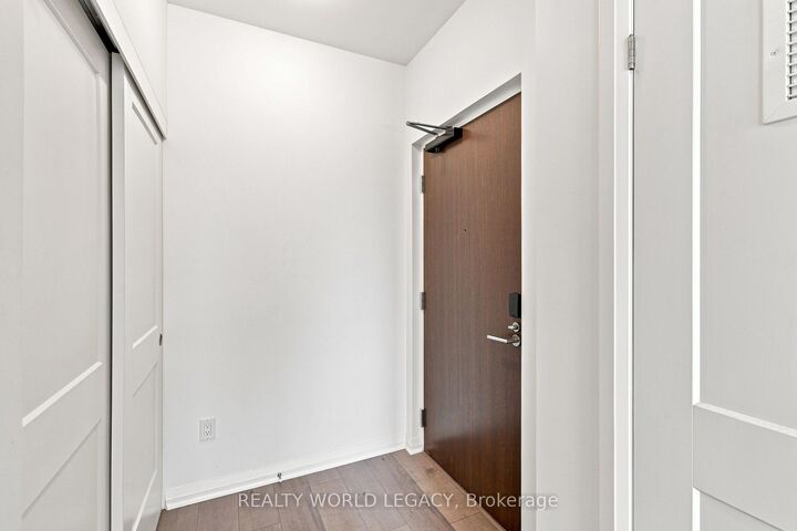 Photo de la propriété: 101 Golden Eagle Road 215 ON N2V 0H4