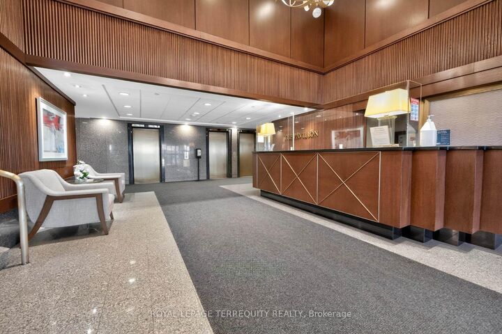 Property Photo:  10 Kenneth Avenue 1805  ON M2N 6K6 