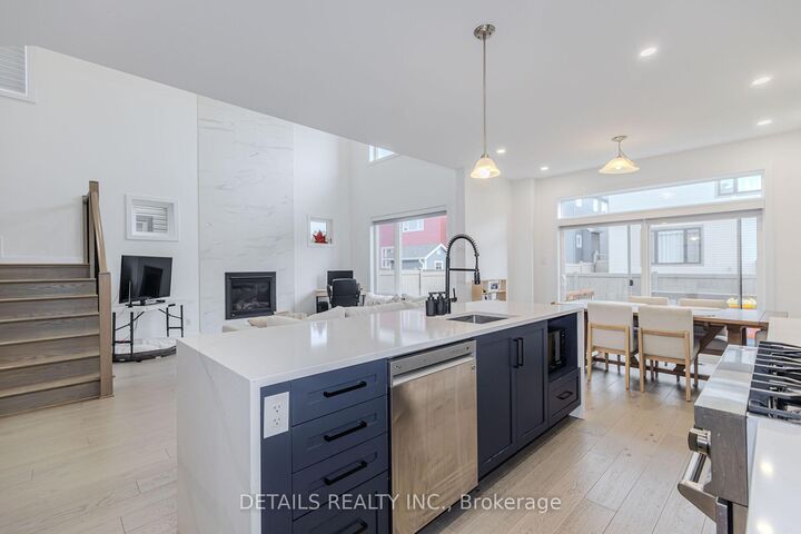 Property Photo:  67 Viceroy Mews  ON K1X 0J5 
