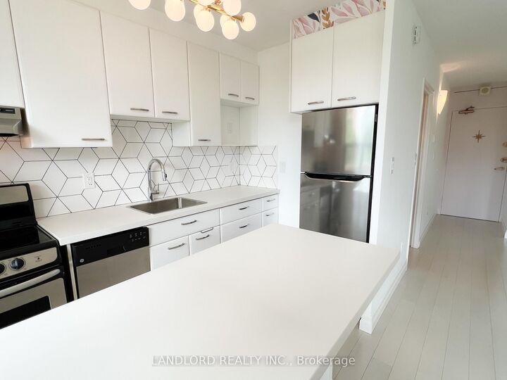 Property Photo:  40 Homewood Avenue 811  ON M4Y 2K2 
