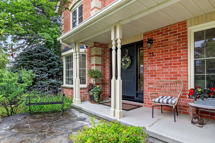 Property Photo: 21 Delamere Drive ON K2S 1G7