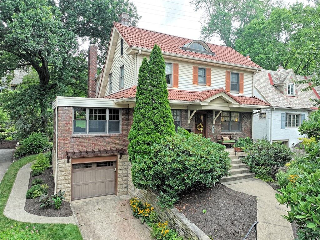 Property Photo:  207 Jefferson Dr  PA 15228 