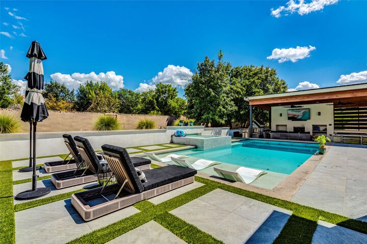 Property Photo:  109 Bisset Court  TX 78738 