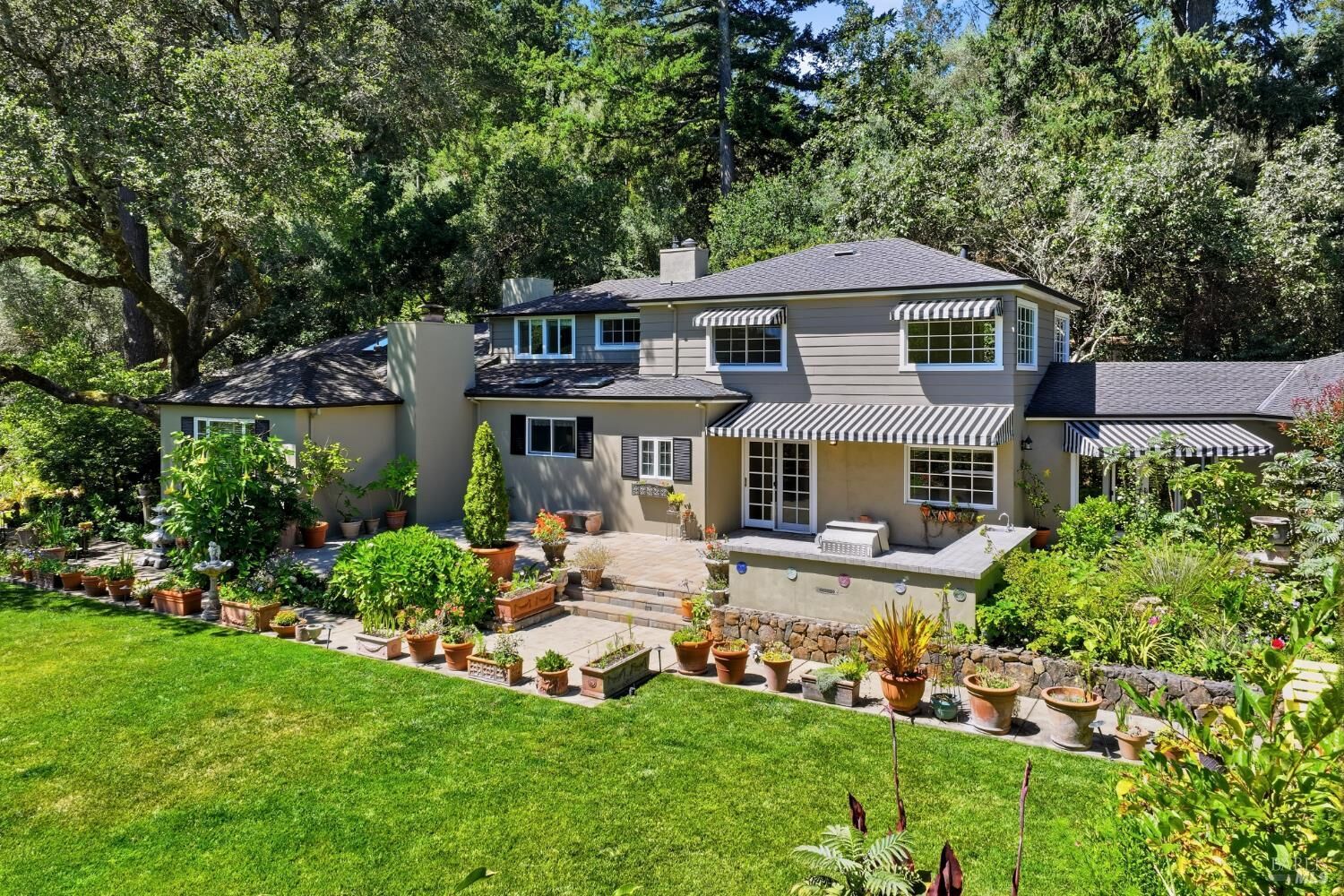 Property Photo: 1431 Manzanita Avenue CA 95404