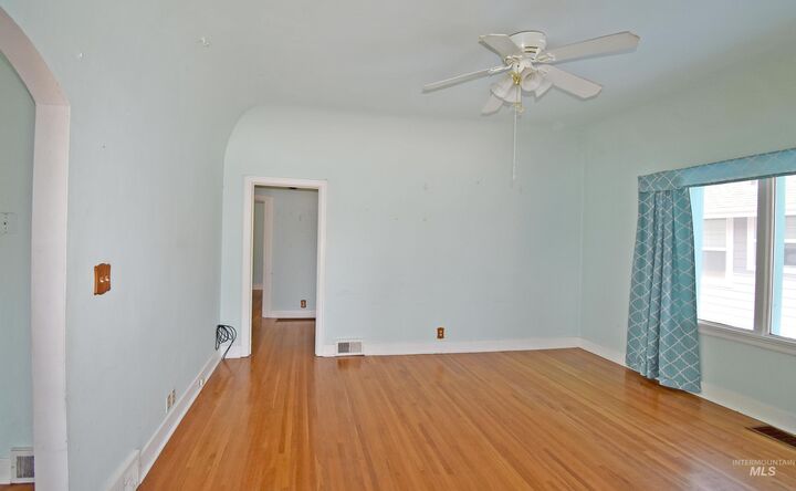 Property Photo: 1024 10th Street WA 99403