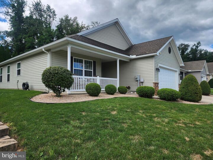 Property Photo: 13 Colonial Court PA 17257