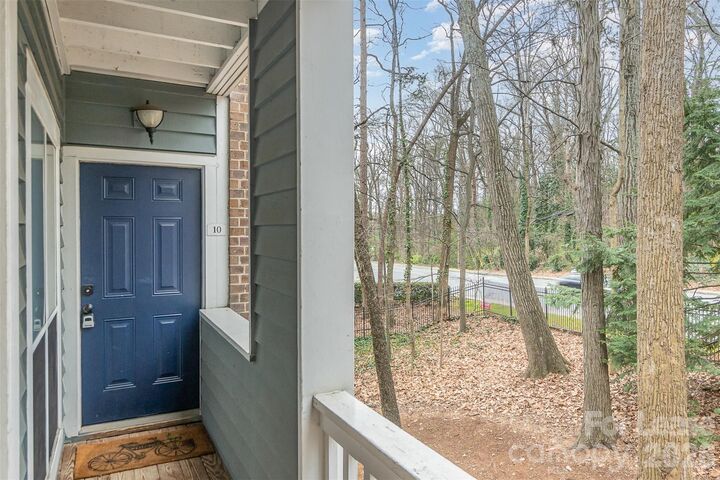 Property Photo:  2512 Cranbrook Lane  NC 28207 