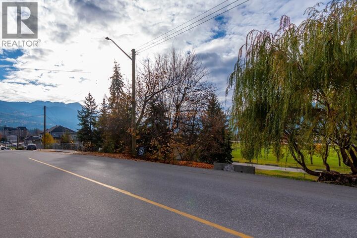 271 Shuswap Street SW Other — photo 1
