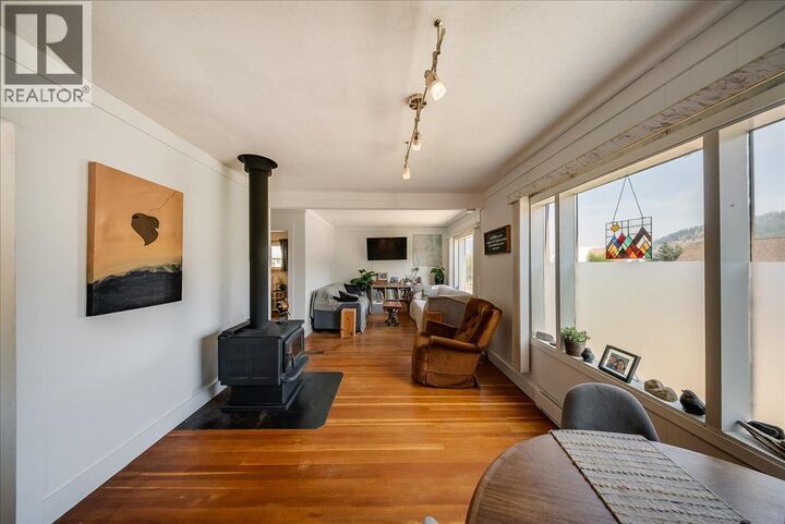 Property Photo:  795 Kipling Street  BC V1R 2A3 
