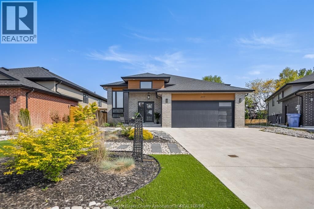 Property Photo:  257 Robinson Avenue  ON N8M 0A8 