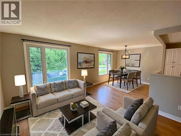 Property Photo:  92 Leaside Drive  ON L3C 6B2 