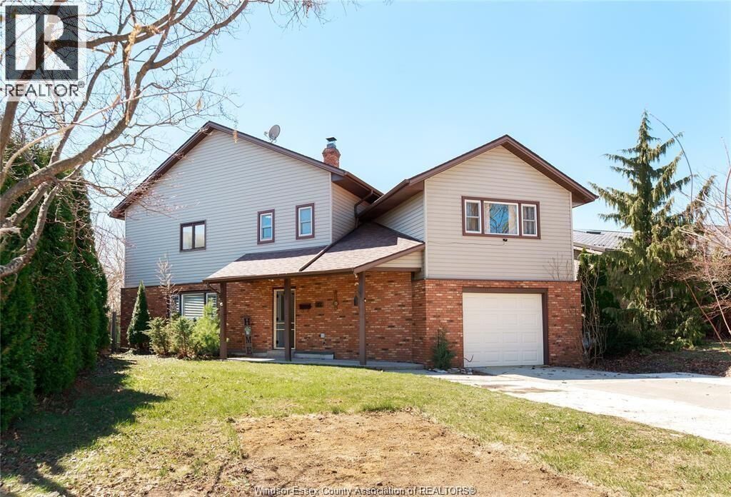 Property Photo:  22 University Drive  ON N7E 4V5 
