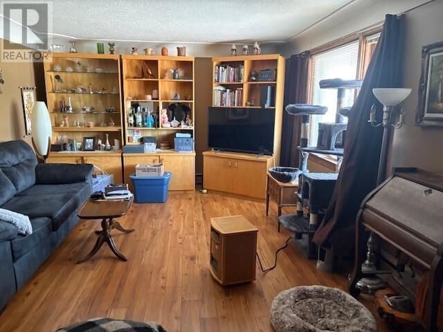 Property Photo:  90 Henrietta Ave  ON P6C 1Z5 