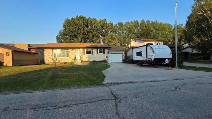Property Photo: 219 Parkside Drive MB R0C 1B0