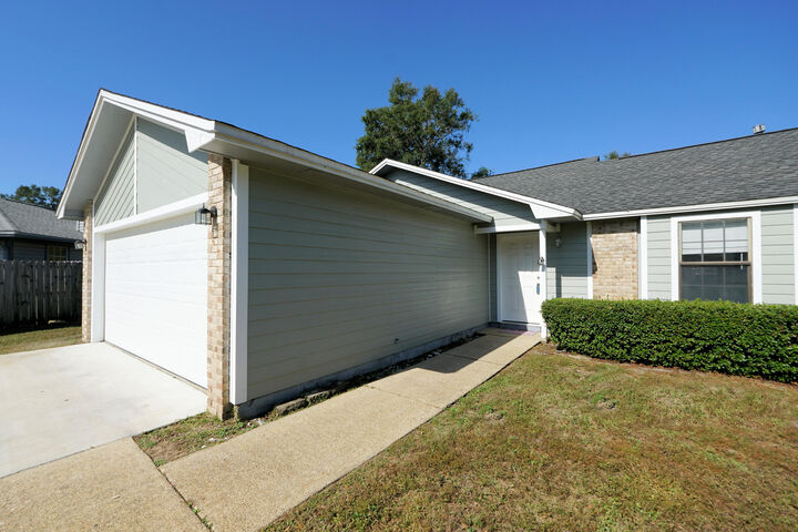 Property Photo:  128 Meadow Woods Lane  FL 32578 