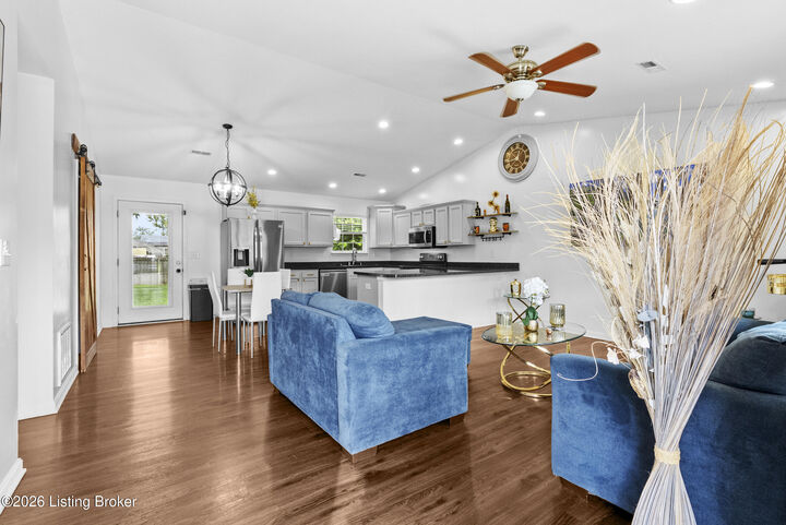 Property Photo: 4405 Debbie Ct KY 40213