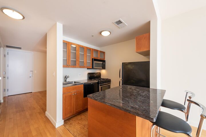 Property Photo:  222 Montgomery St 2F  NJ 07302 
