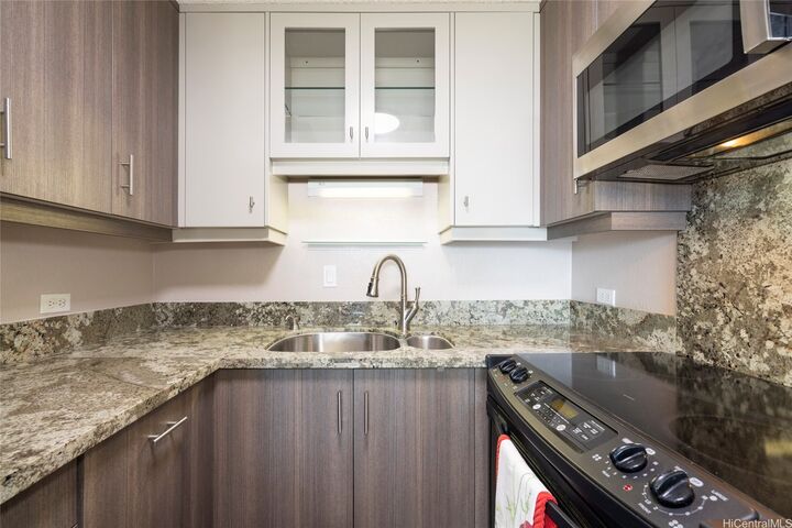 Property Photo:  1054 Green Street 808  HI 96822 