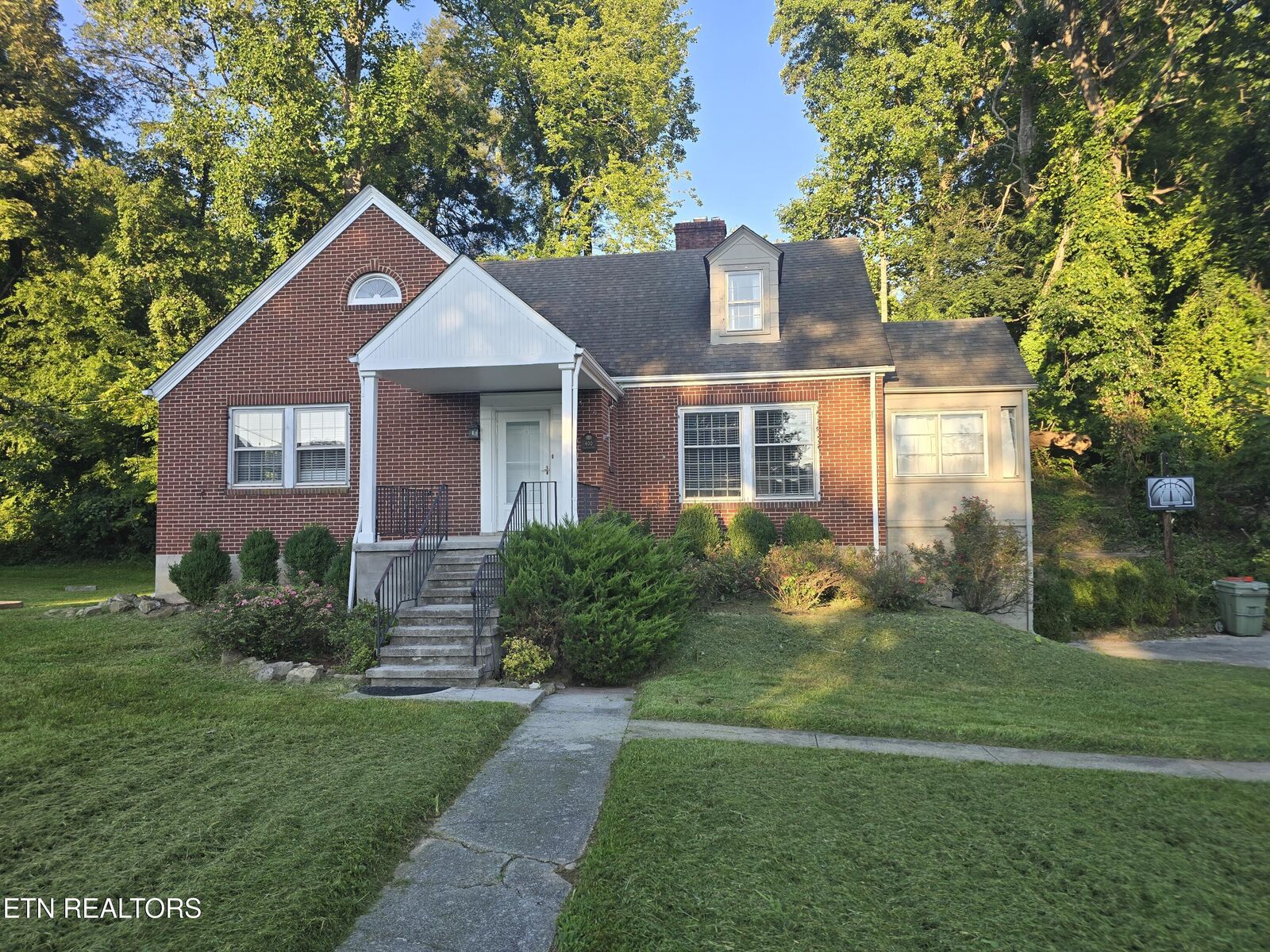 Property Photo:  400 Gloucester Ave  KY 40965 