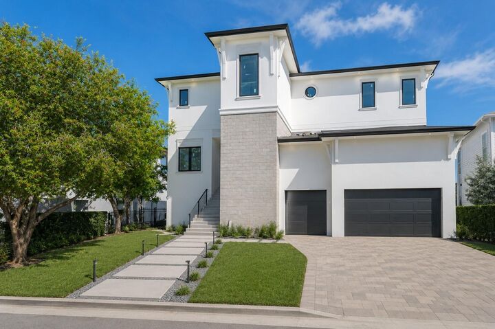 Property Photo:  654 Geneva Place  FL 33606 